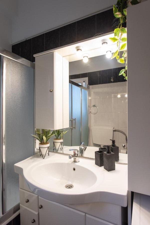 Blue Ark Wanderlust Apartment Athens Ngoại thất bức ảnh